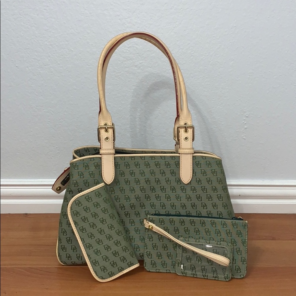 Green purse